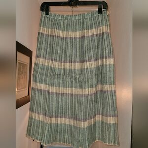 Pleaded wool skirt